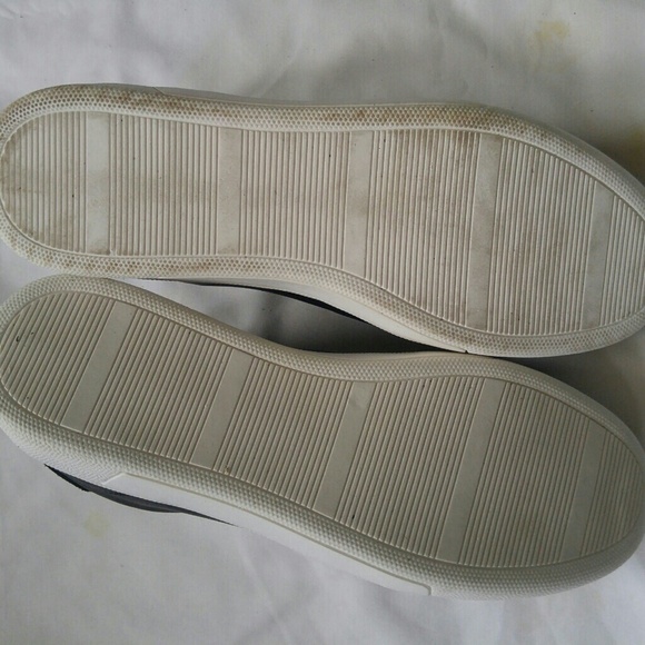 Shoes - Picture 4 of 8